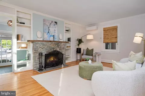 Living - Undisclosed, Annapolis, MD 21401 photo 1 of 2