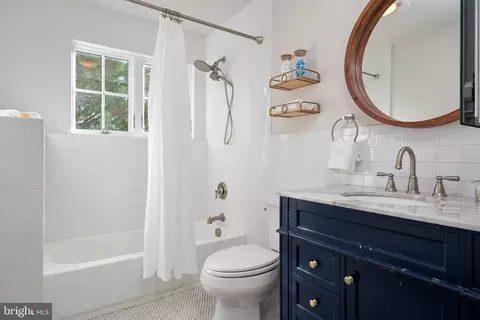Bath - Undisclosed, Annapolis, MD 21401 photo 1 of 2