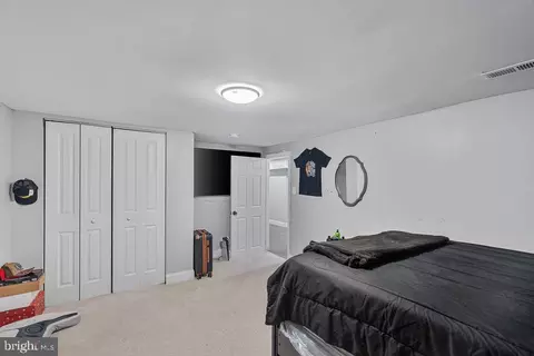 Bedroom - 8489 Arbutus Rd, Pasadena, MD 21122 photo 8 of 9
