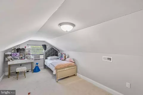 Bedroom - 8489 Arbutus Rd, Pasadena, MD 21122 photo 9 of 9
