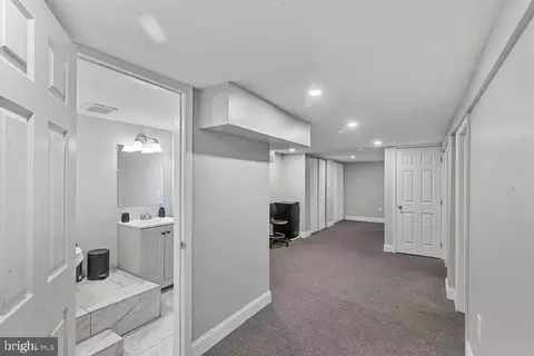 Entry Way - 8489 Arbutus Rd, Pasadena, MD 21122 photo 9 of 13