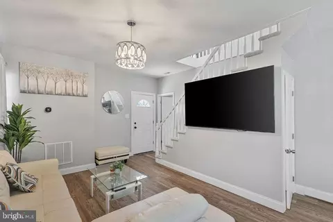 Entry Way - 8489 Arbutus Rd, Pasadena, MD 21122 photo 2 of 13