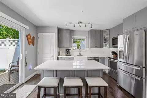 Kitchen - 668 219th St, Pasadena, MD 21122 photo 2 of 4
