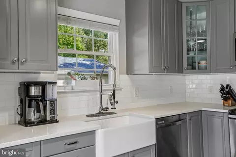 Kitchen - 668 219th St, Pasadena, MD 21122 photo 3 of 4