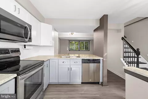 Kitchen - 7930 Sutherland Ct, Pasadena, MD 21122 photo 2 of 2