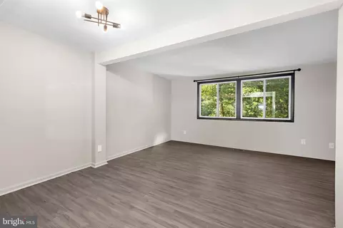 Living - 7930 Sutherland Ct, Pasadena, MD 21122 photo 1 of 3