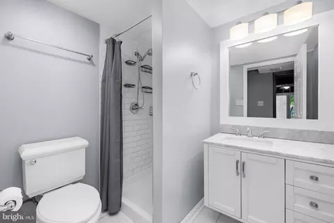 Bath - 7930 Sutherland Ct, Pasadena, MD 21122 photo 2 of 4