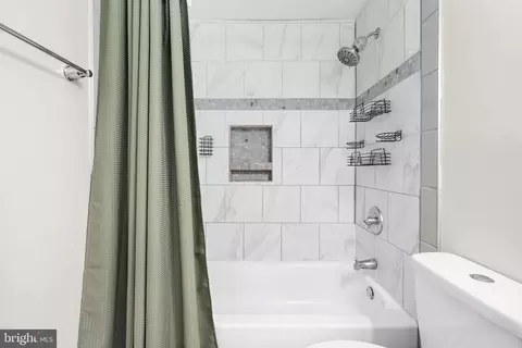 Bath - 7930 Sutherland Ct, Pasadena, MD 21122 photo 4 of 4