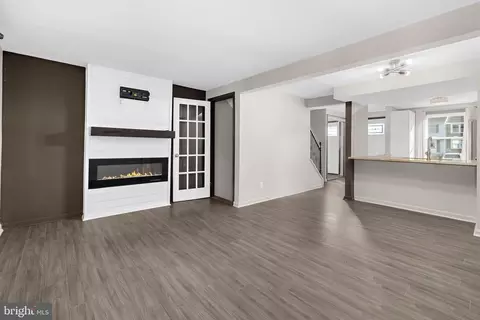 Living - 7930 Sutherland Ct, Pasadena, MD 21122 photo 3 of 3