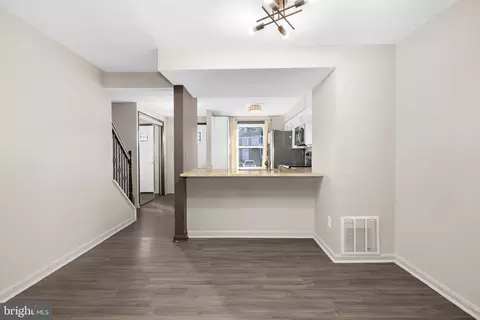 Entry Way - 7930 Sutherland Ct, Pasadena, MD 21122 photo 3 of 5