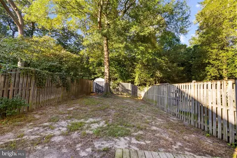 Exterior - 7930 Sutherland Ct, Pasadena, MD 21122 photo 4 of 7