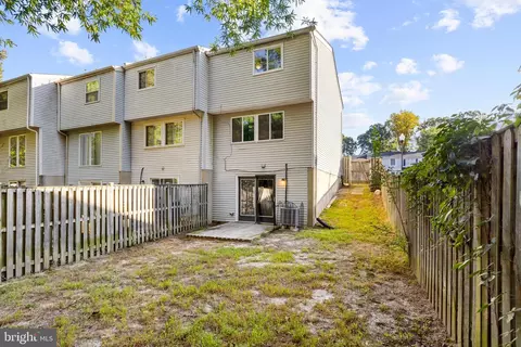 Exterior - 7930 Sutherland Ct, Pasadena, MD 21122 photo 7 of 7