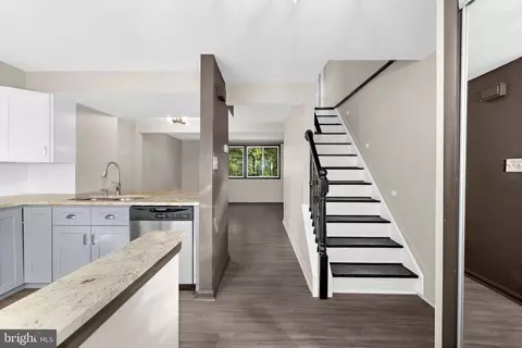 Entry Way - 7930 Sutherland Ct, Pasadena, MD 21122 photo 1 of 5