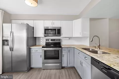 Kitchen - 7930 Sutherland Ct, Pasadena, MD 21122 photo 1 of 2