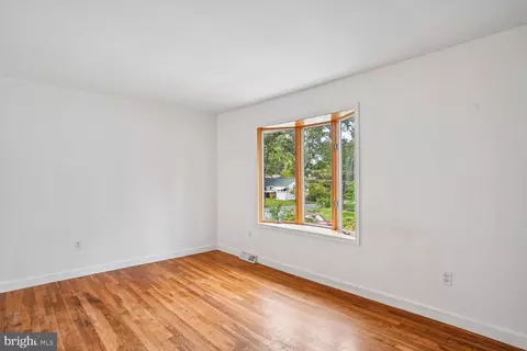 Living - 1164 Latrobe Dr, Annapolis, MD 21409 photo 2 of 7