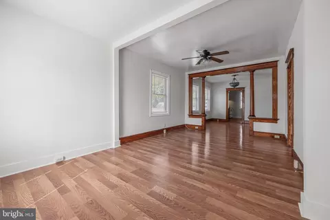 Living - 300 Doris Ave, Brooklyn, MD 21225 photo 3 of 9