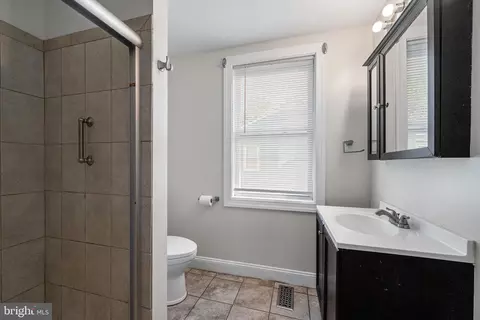 Bath - 300 Doris Ave, Brooklyn, MD 21225 photo 1 of 1