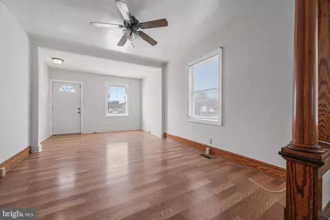 Living - 300 Doris Ave, Brooklyn, MD 21225 photo 5 of 9