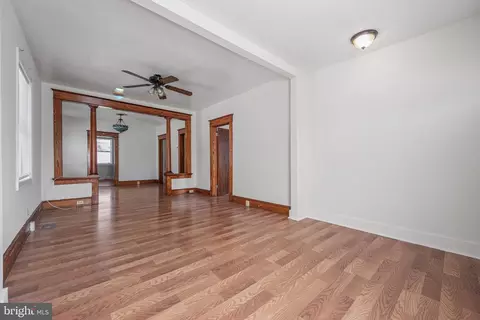 Living - 300 Doris Ave, Brooklyn, MD 21225 photo 4 of 9