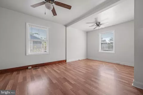 Living - 300 Doris Ave, Brooklyn, MD 21225 photo 6 of 9