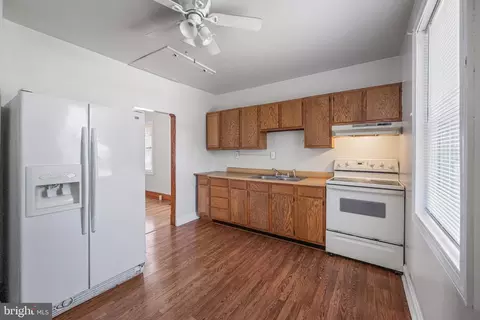 Entry Way - 300 Doris Ave, Brooklyn, MD 21225 photo 2 of 6