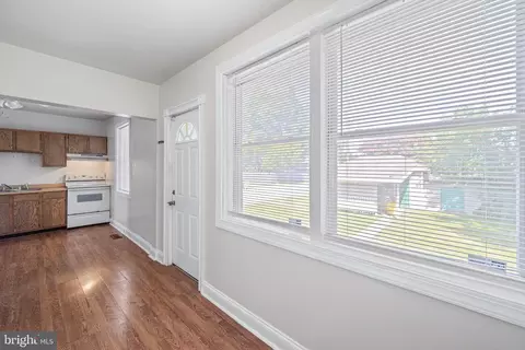 Entry Way - 300 Doris Ave, Brooklyn, MD 21225 photo 3 of 6