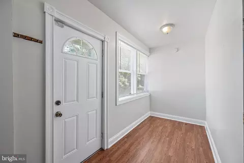 Entry Way - 300 Doris Ave, Brooklyn, MD 21225 photo 4 of 6