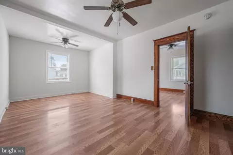 Living - 300 Doris Ave, Brooklyn, MD 21225 photo 7 of 9
