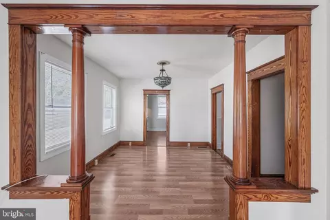 Living - 300 Doris Ave, Brooklyn, MD 21225 photo 1 of 9
