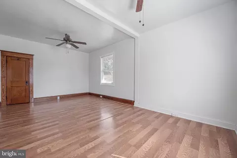 Living - 300 Doris Ave, Brooklyn, MD 21225 photo 8 of 9