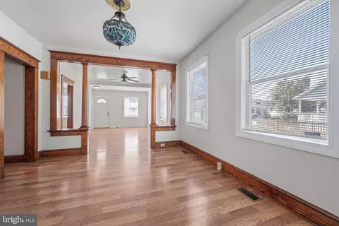 Living - 300 Doris Ave, Brooklyn, MD 21225 photo 2 of 9