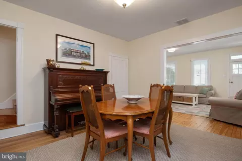 Dining - 412 Third St, Annapolis, MD 21403 photo 2 of 2