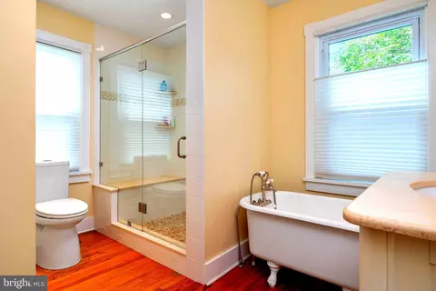 Bath - 412 Third St, Annapolis, MD 21403 photo 3 of 3