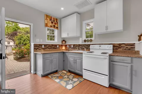 Kitchen - 1197 Carrs Rd, Annapolis, MD 21409 photo 3 of 4
