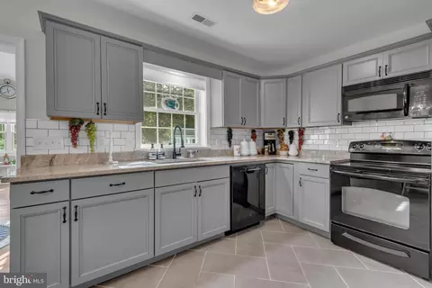 Kitchen - 1197 Carrs Rd, Annapolis, MD 21409 photo 2 of 4