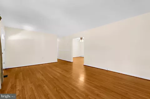 Living - 577 Brock Bridge Rd, Laurel, MD 20724 photo 3 of 4