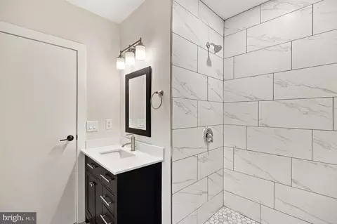 Bath - 405 Doris Ave, Brooklyn, MD 21225 photo 3 of 3