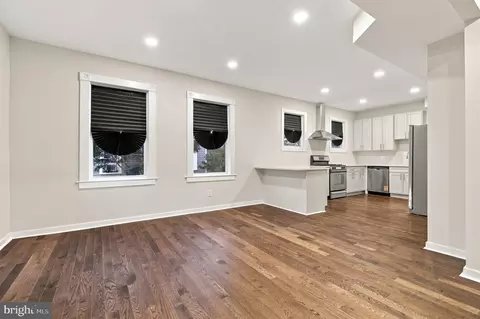 Living - 405 Doris Ave, Brooklyn, MD 21225 photo 3 of 5