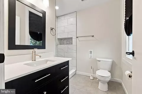Bath - 405 Doris Ave, Brooklyn, MD 21225 photo 2 of 3