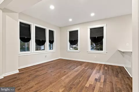 Living - 405 Doris Ave, Brooklyn, MD 21225 photo 4 of 5