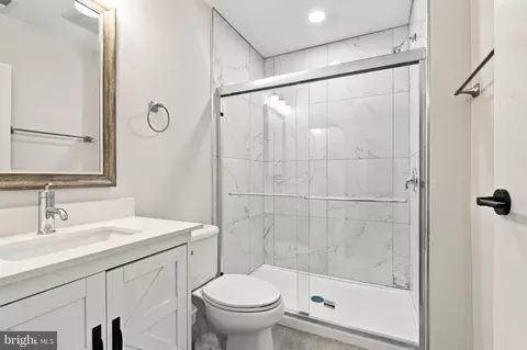 Bath - 405 Doris Ave, Brooklyn, MD 21225 photo 1 of 3