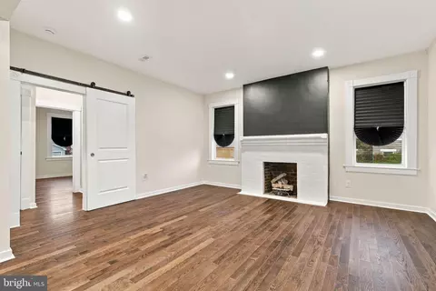 Living - 405 Doris Ave, Brooklyn, MD 21225 photo 2 of 5