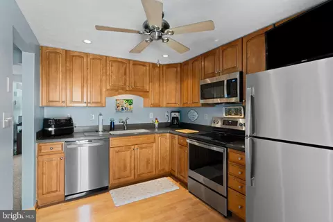 Kitchen - 3604 Chadwick Ct, Pasadena, MD 21122 photo 2 of 4