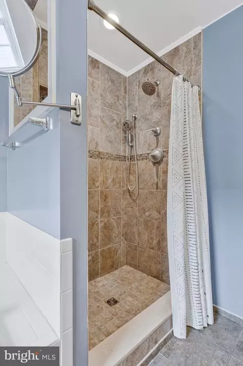 Bath - 3602 2nd Ave, Edgewater, MD 21037 photo 3 of 8