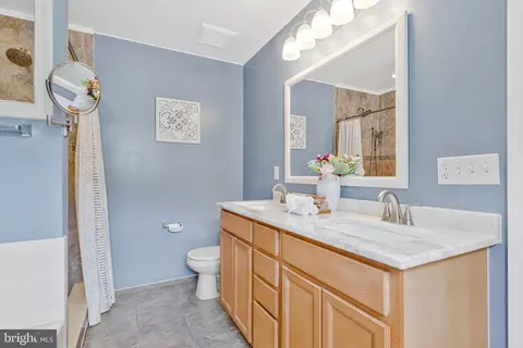 Bath - 3602 2nd Ave, Edgewater, MD 21037 photo 1 of 8