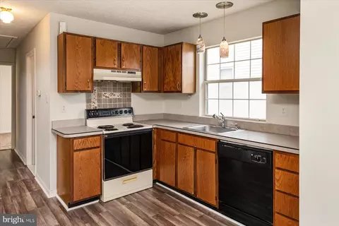 Kitchen - 8074 Mayer Ave, Pasadena, MD 21122 photo 1 of 2
