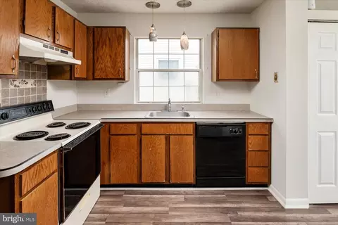 Kitchen - 8074 Mayer Ave, Pasadena, MD 21122 photo 2 of 2