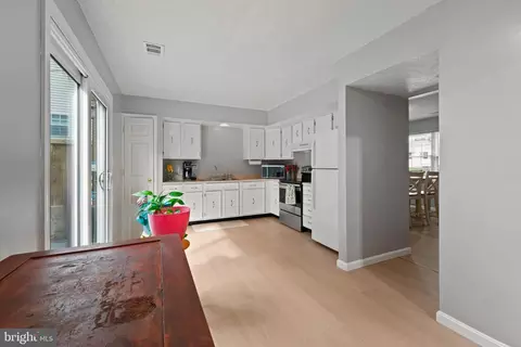 Entry Way - 3517 Old Crown Dr, Pasadena, MD 21122 photo 4 of 7