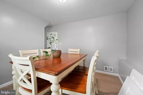 Entry Way - 3517 Old Crown Dr, Pasadena, MD 21122 photo 5 of 7