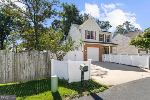 Exterior - 909 8th St, Pasadena, MD 21122 photo 3 of 10